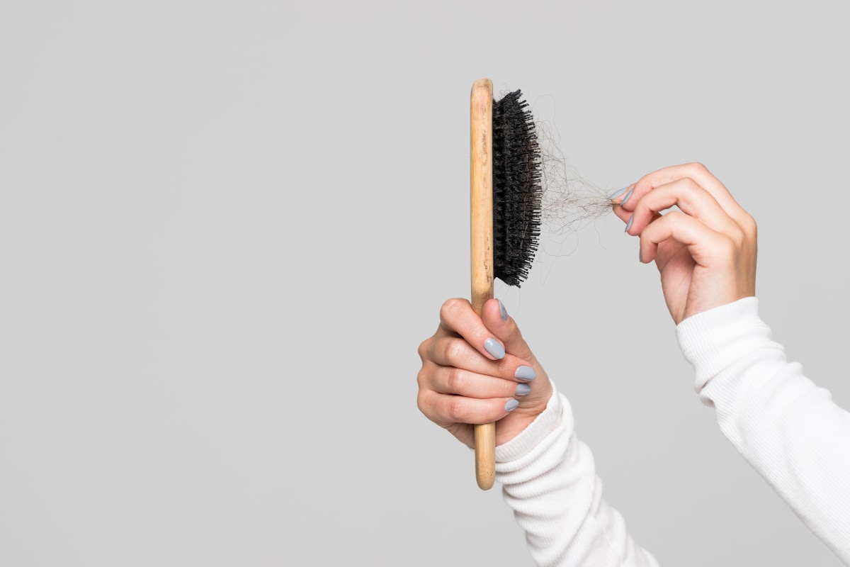 Caduta dei capelli in autunno: i rimedi per prevenirla