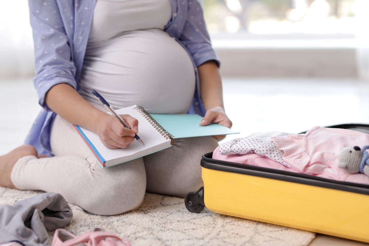 Guida per future mamme: ecco cosa mettere in valigia per il parto
