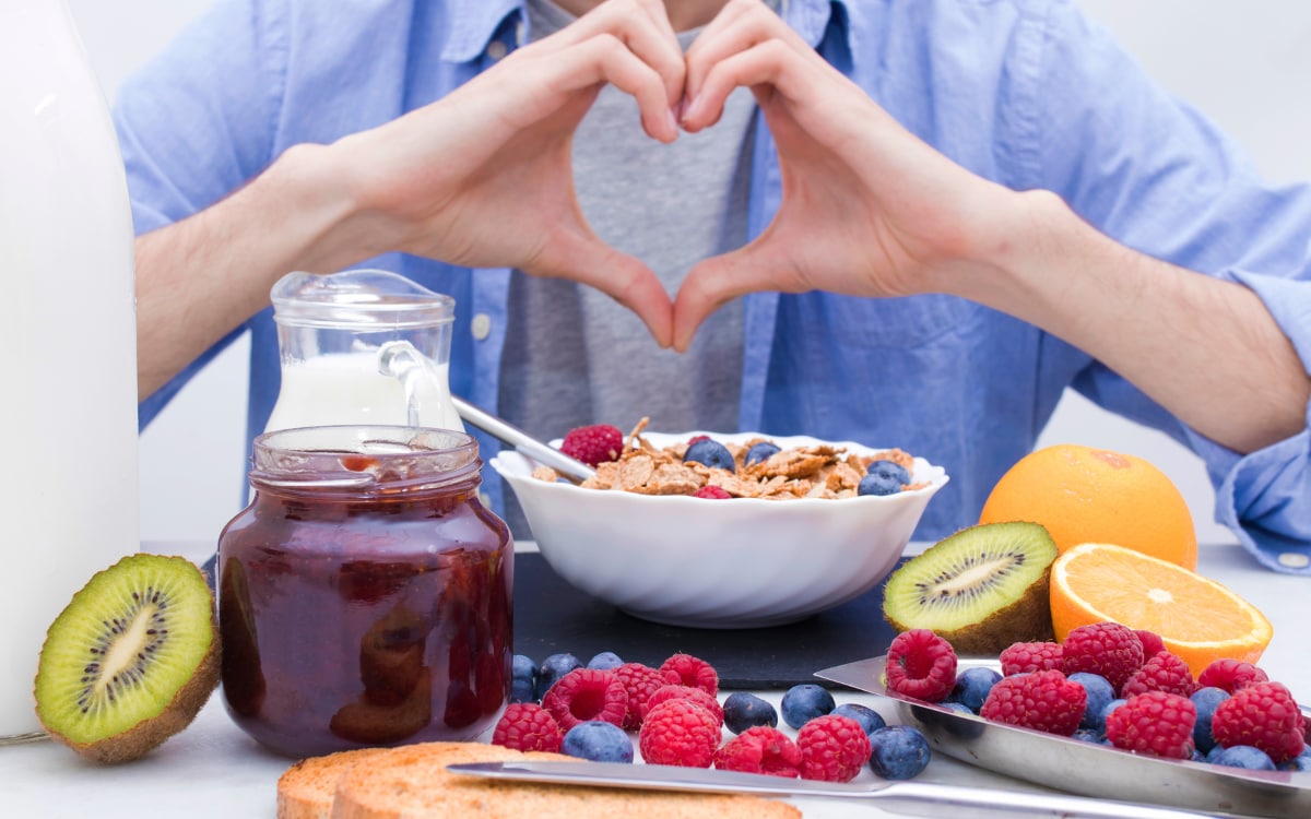 Nutrire il corpo, migliorare l'umore: come una dieta equilibrata può aumentare la felicità