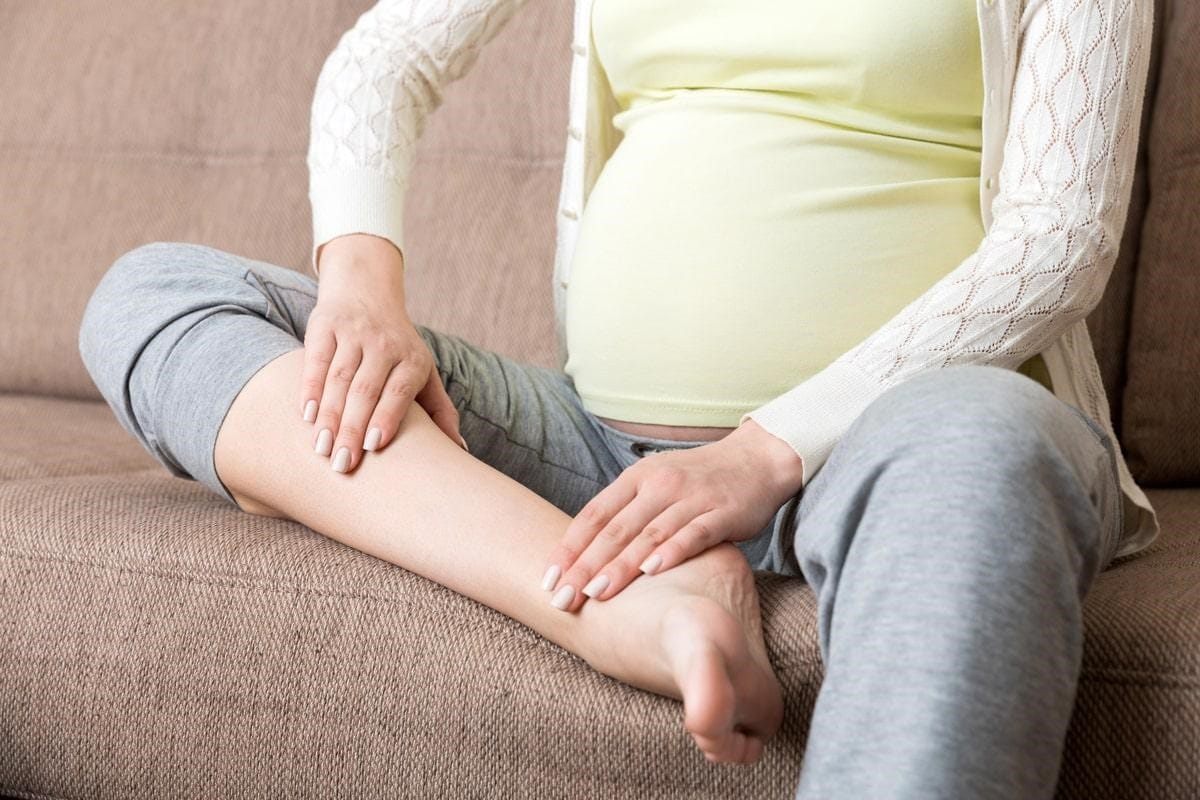 Gambe pesanti in gravidanza: cause e rimedi