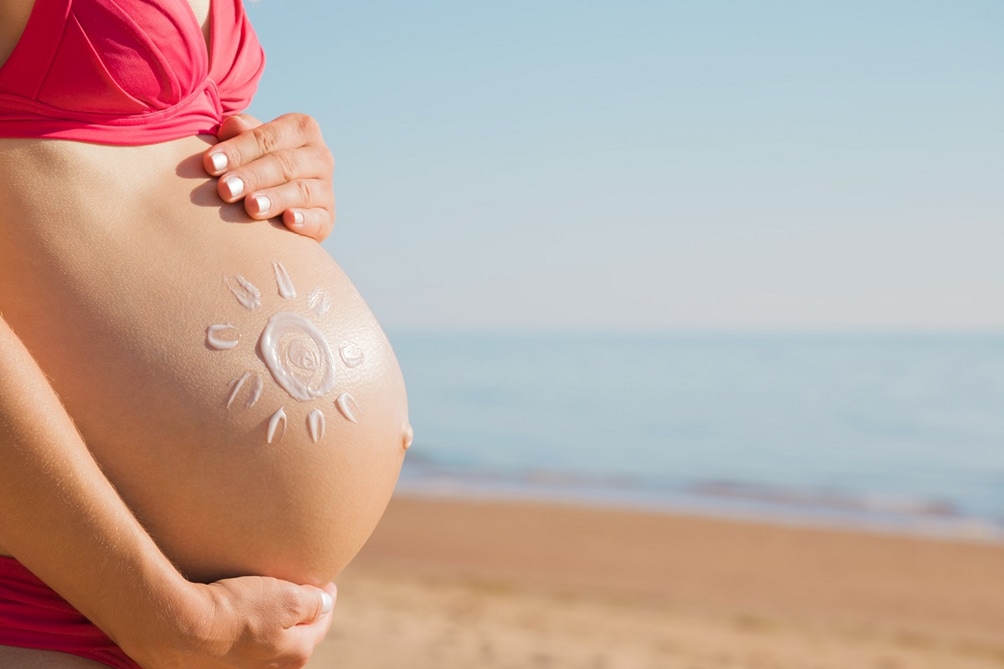 Quali creme solari sono più adatte in gravidanza? Consigli per le neomamme