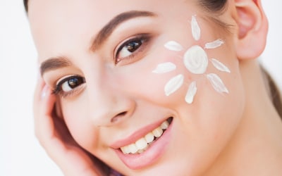  Crema Solare Viso: Quanta Usarne e Come Proteggere la Pelle al Meglio