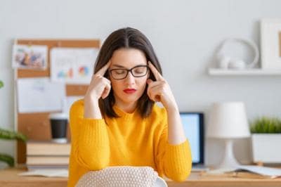 Cosa prendere per il mal di testa? Consigli utili e miti da sfatare