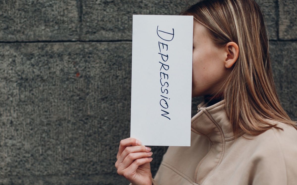 Strategie per Mantenere un Buon Umore e Combattere la Depressione Stagionale: Consigli Medici Approfonditi